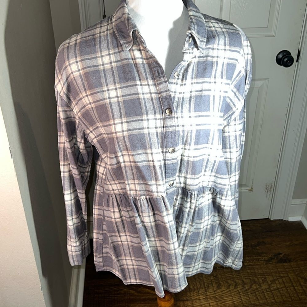 Grey PLAID Flannel Shit by Versona Large. WT238